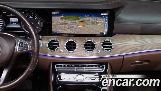 Mercedes-Benz E-Class (W213) E220d 4MATIC Exclusive 2018 — фото 14