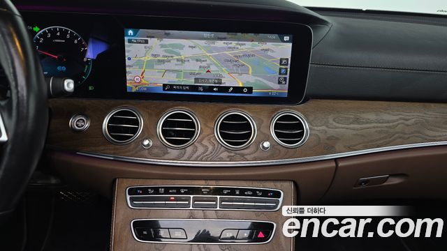 Mercedes-Benz E-Class (W213) E300e 4MATIC Exclusive 2021 — фото 13