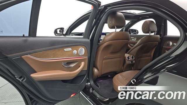 Mercedes-Benz E-Class (W213) E300e 4MATIC Exclusive 2021 — фото 26