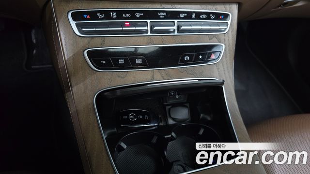 Mercedes-Benz E-Class (W213) E300e 4MATIC Exclusive 2021 — фото 31