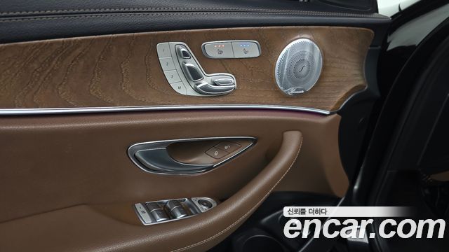 Mercedes-Benz E-Class (W213) E300e 4MATIC Exclusive 2021 — фото 34