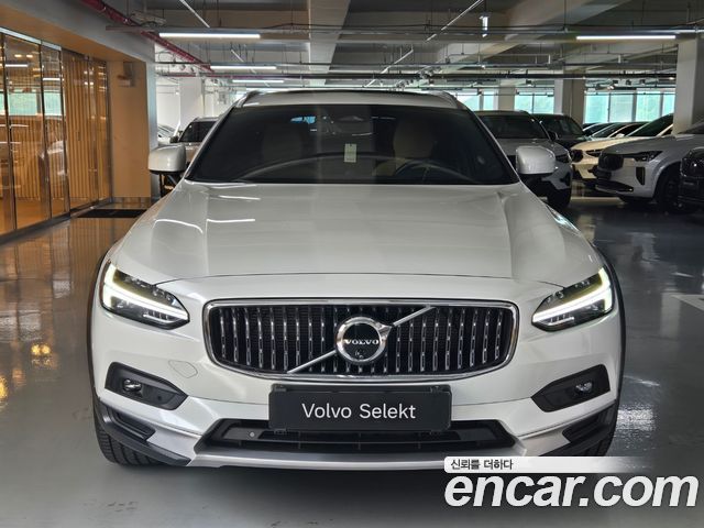 Volvo V90 Cross Country B5 Ultra AWD 2025 — фото 3