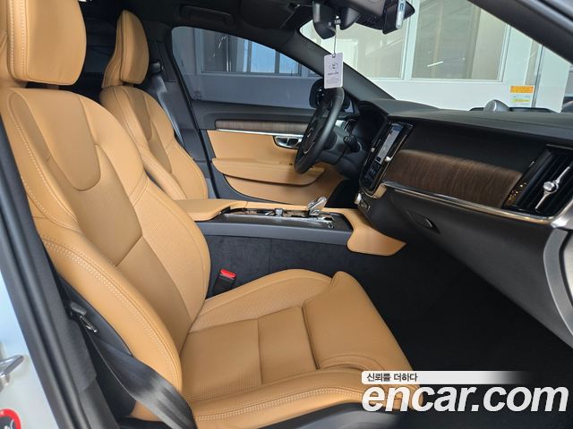 Volvo V90 Cross Country B5 Ultra AWD 2025 — фото 8
