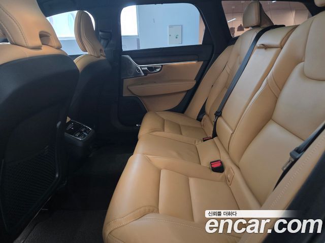 Volvo V90 Cross Country B5 Ultra AWD 2025 — фото 9