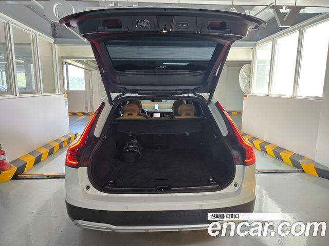 Volvo V90 Cross Country B5 Ultra AWD 2025 — фото 17