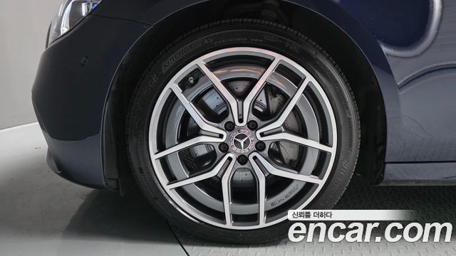 Mercedes-Benz E-Class (W213) E220d 4MATIC AMG Line 2021 — фото 5