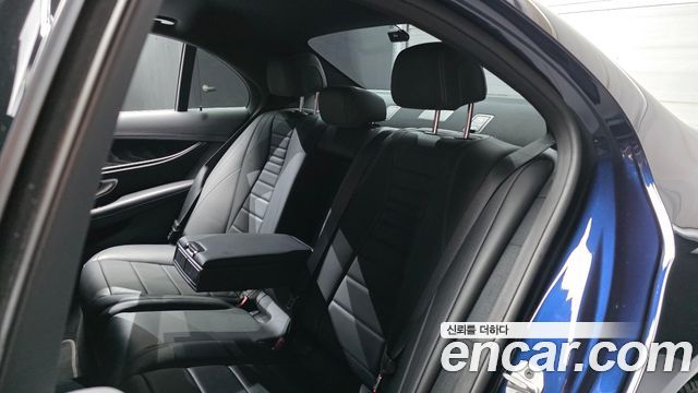 Mercedes-Benz E-Class (W213) E220d 4MATIC AMG Line 2021 — фото 12