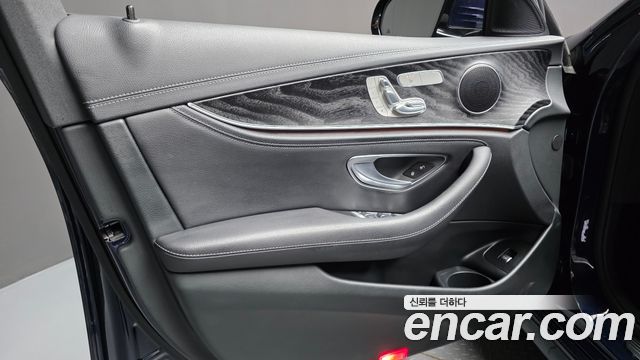 Mercedes-Benz E-Class (W213) E220d 4MATIC AMG Line 2021 — фото 24