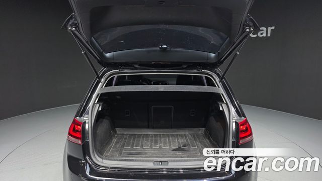 Volkswagen Golf (VII) 2.0 TDI Premium 2015 — фото 20