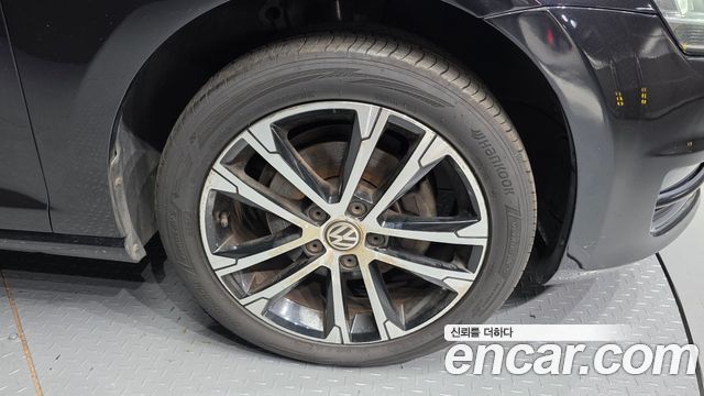 Volkswagen Golf (VII) 2.0 TDI Premium 2015 — фото 21