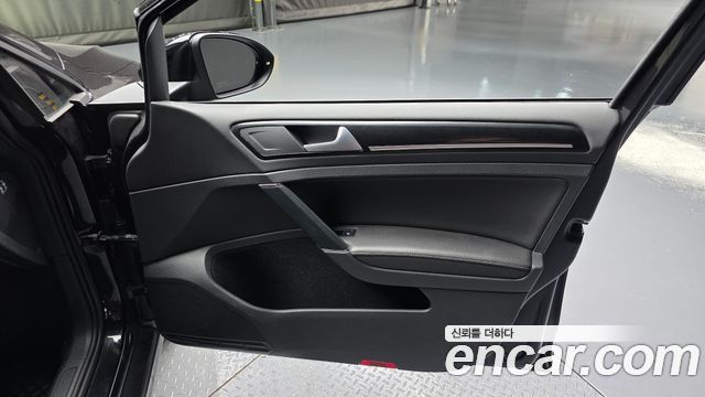 Volkswagen Golf (VII) 2.0 TDI Premium 2015 — фото 25