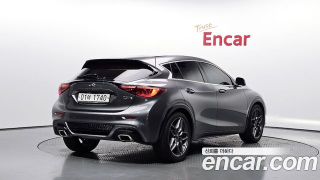 Infiniti Q30 2.0 Premium 2017 — фото 2