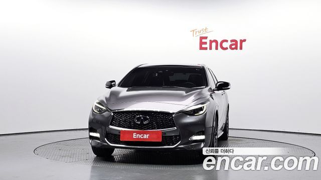 Infiniti Q30 2.0 Premium 2017 — фото 3