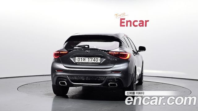 Infiniti Q30 2.0 Premium 2017 — фото 4