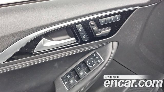 Infiniti Q30 2.0 Premium 2017 — фото 20