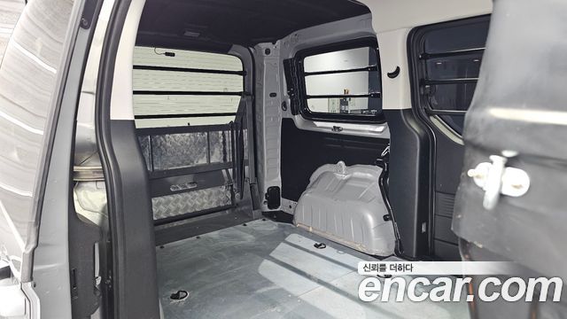 Hyundai Staria L3.5 Cargo 5-Seater Modern 2022 — фото 11