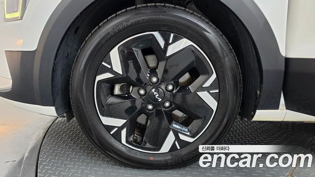 Kia Niro EV Air 2023 — фото 5