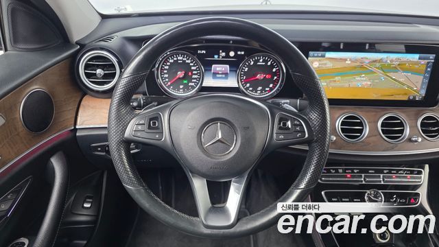 Mercedes-Benz E-Class (W213) E300 4MATIC Exclusive Standard 2018 — фото 13