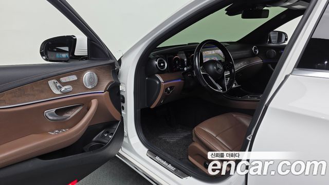 Mercedes-Benz E-Class (W213) E300e 4MATIC Exclusive 2021 — фото 10