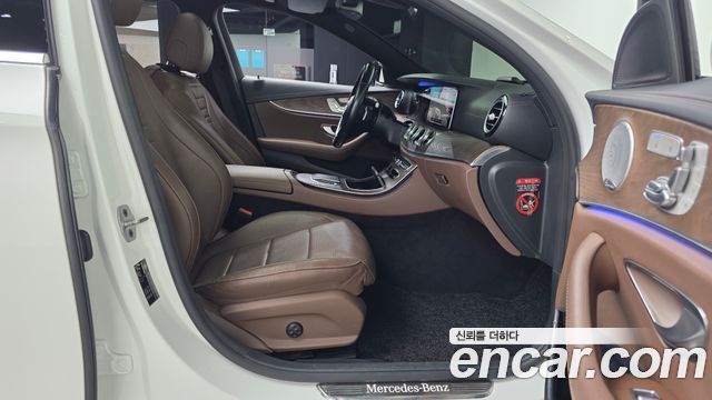 Mercedes-Benz E-Class (W213) E300e 4MATIC Exclusive 2021 — фото 11