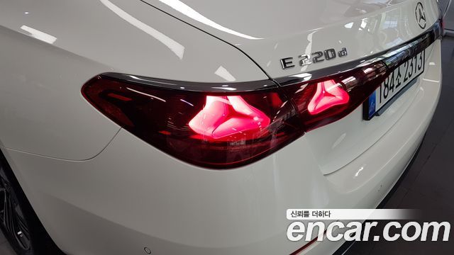 Mercedes-Benz E-Class (W214) E220d 4MATIC Exclusive 2026 — фото 16