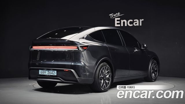 Tesla Model Y L Long Range AWD 2026 — фото 2