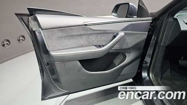 Tesla Model Y L Long Range AWD 2026 — фото 24
