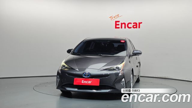 Toyota Prius (IV) 1.8 E 2018 — фото 3