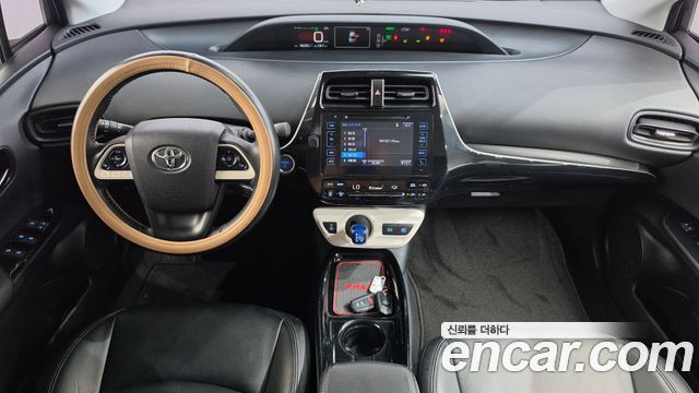 Toyota Prius (IV) 1.8 E 2018 — фото 7