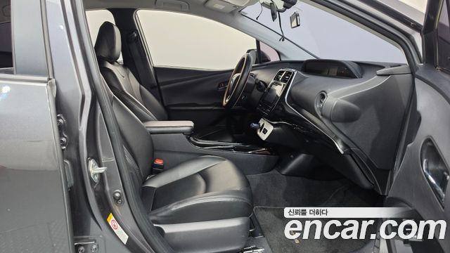 Toyota Prius (IV) 1.8 E 2018 — фото 11