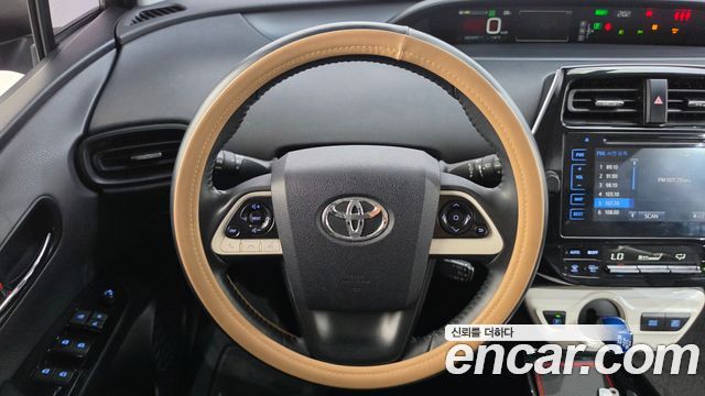Toyota Prius (IV) 1.8 E 2018 — фото 13