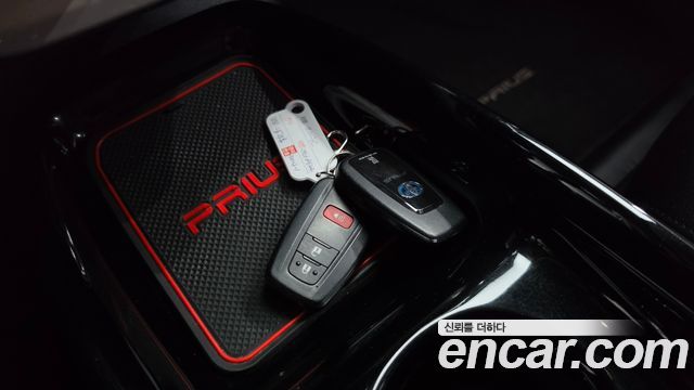Toyota Prius (IV) 1.8 E 2018 — фото 15