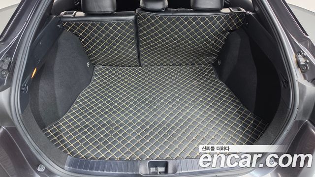 Toyota Prius (IV) 1.8 E 2018 — фото 17