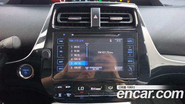 Toyota Prius (IV) 1.8 E 2018 — фото 19