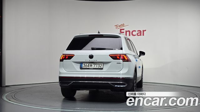 Volkswagen Tiguan (II) 2.0 TDI 4-Motion Premium 2021 — фото 4