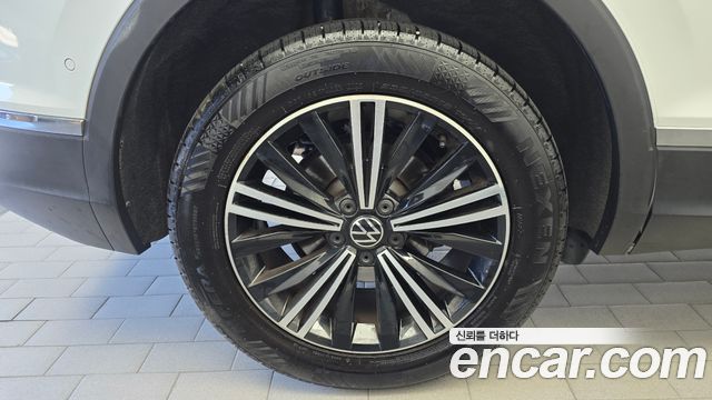 Volkswagen Tiguan (II) 2.0 TDI 4-Motion Premium 2021 — фото 5