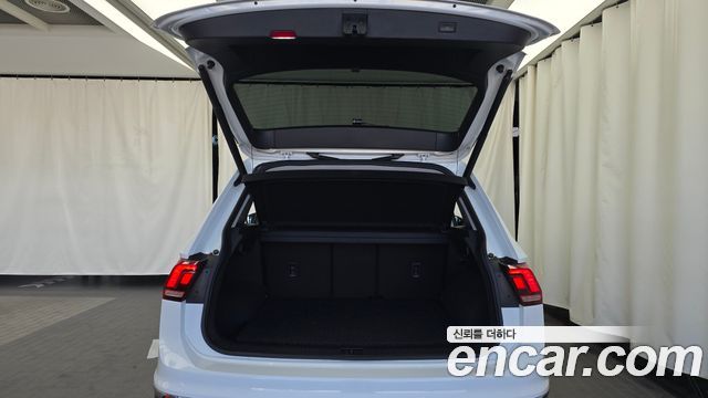 Volkswagen Tiguan (II) 2.0 TDI 4-Motion Premium 2021 — фото 19