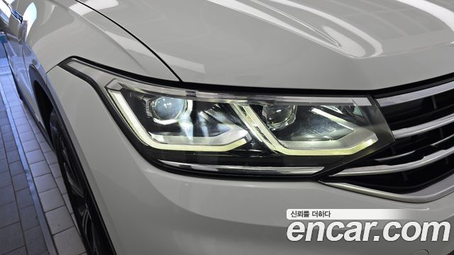 Volkswagen Tiguan (II) 2.0 TDI 4-Motion Premium 2021 — фото 22