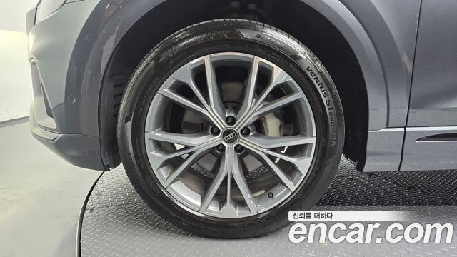 Audi Q8 (4M) 55 TFSI Quattro Premium 2022 — фото 5