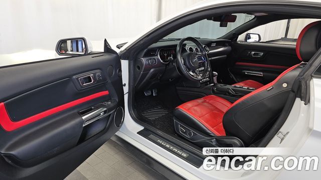 Ford Mustang Coupe 2019 — фото 10