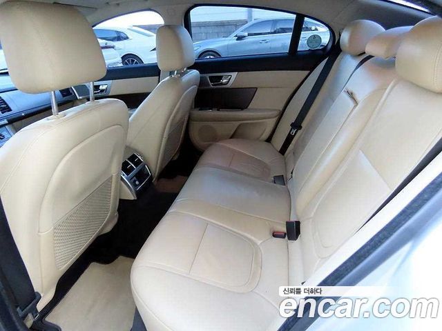 Jaguar XF 2.0 Luxury X250 2013 — фото 6
