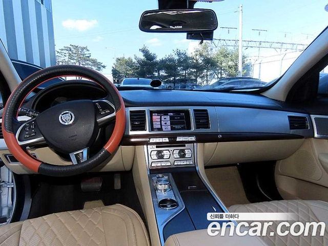 Jaguar XF 2.0 Luxury X250 2013 — фото 7
