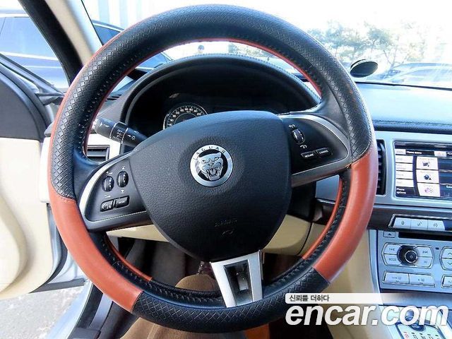 Jaguar XF 2.0 Luxury X250 2013 — фото 8