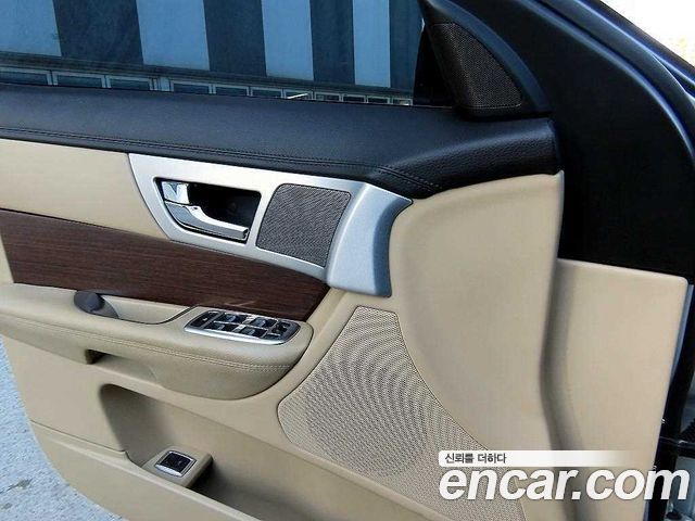 Jaguar XF 2.0 Luxury X250 2013 — фото 15