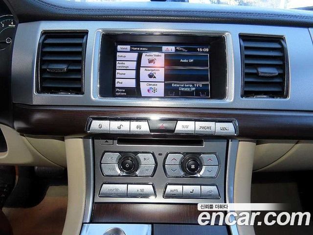 Jaguar XF 2.0 Luxury X250 2013 — фото 16