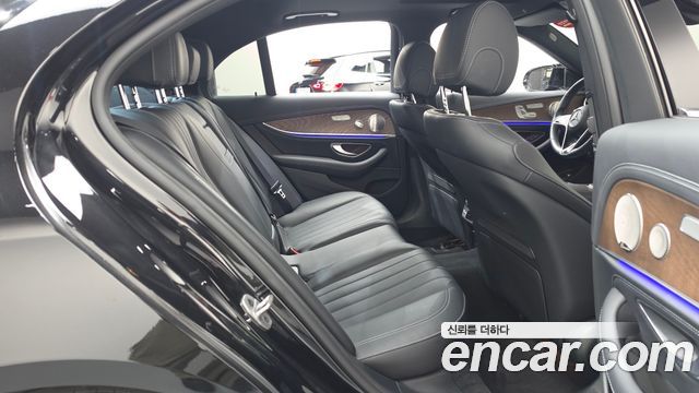 Mercedes-Benz E-Class (W213) E300e 4MATIC Exclusive 2023 — фото 11