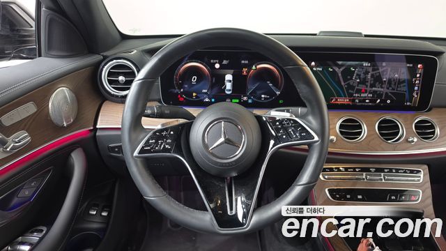 Mercedes-Benz E-Class (W213) E300e 4MATIC Exclusive 2023 — фото 12