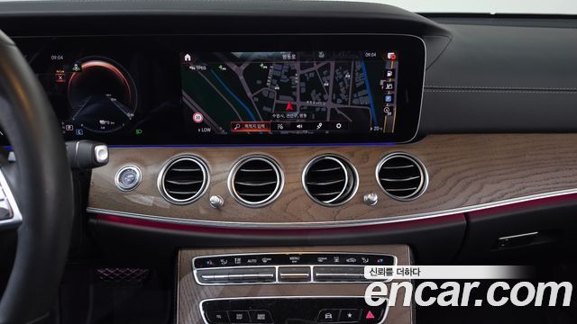 Mercedes-Benz E-Class (W213) E300e 4MATIC Exclusive 2023 — фото 13