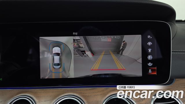 Mercedes-Benz E-Class (W213) E300e 4MATIC Exclusive 2023 — фото 14