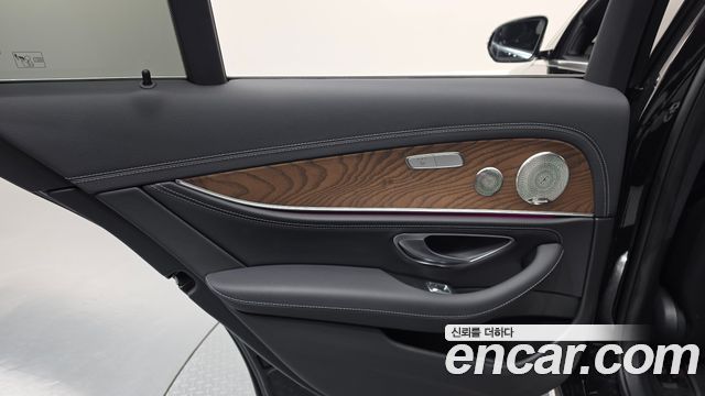 Mercedes-Benz E-Class (W213) E300e 4MATIC Exclusive 2023 — фото 25